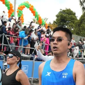 Grupo de corredores avanza por el recorrido de 21K.