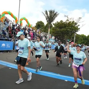 Runners completan parte de la Media Maratón de Bogotá 21K.