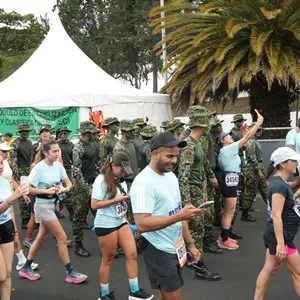 Corredora afronta el recorrido de 21 kilómetros.
