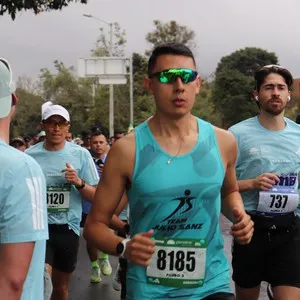 Corredoras participan en la carrera de 10K.