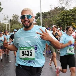 Corredores afrontan el recorrido de 10 kilómetros.