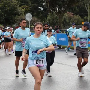 Runners completan parte del circuito de 10K.