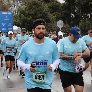 Participantes recorren el trazado oficial de 10 kilómetros.
