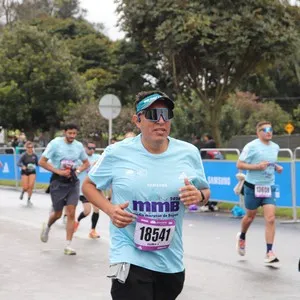 Atleta participa en la jornada de 10K en Bogotá.