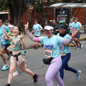 Atletas esperan el inicio de la carrera en Bogotá.