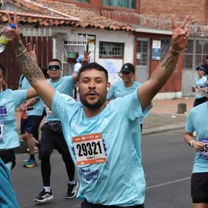 Runners se preparan para iniciar la competencia.