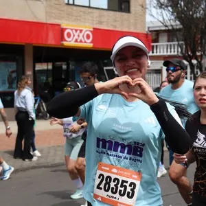Atletas esperan el comienzo de los 10K en Bogotá.