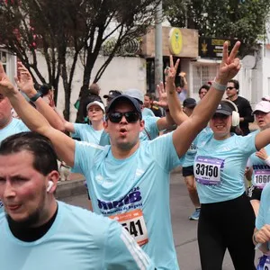 Corredoras completan la recta final de los 21K.