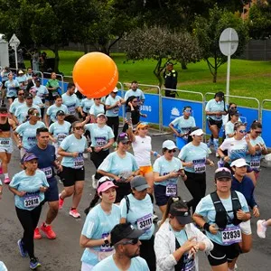 Atleta completa parte del circuito urbano de Bogotá.