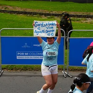 Runners participan en la jornada atlética de la ciudad.