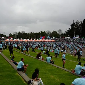 Participantes completan kilómetros de la competencia deportiva.