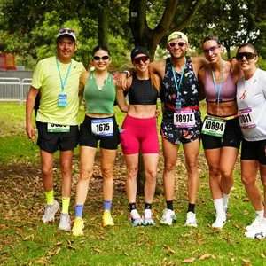 Atletas corren juntos durante la Media Maratón de Bogotá.