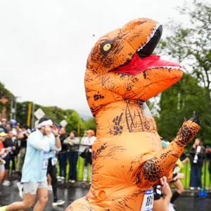 Atletas disfrutan el recorrido de 21K en Bogotá.