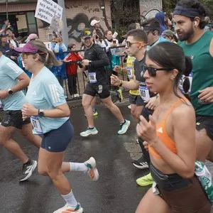 Corredor participa en los 21K de la Media Maratón de Bogotá.
