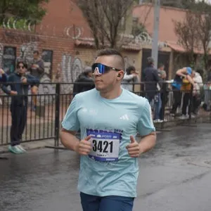 Corredor avanza por el circuito oficial de 21K.