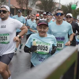 Corredoras completan kilómetros de los 10K.