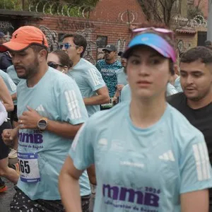 Corredor avanza por el circuito oficial de 10K.