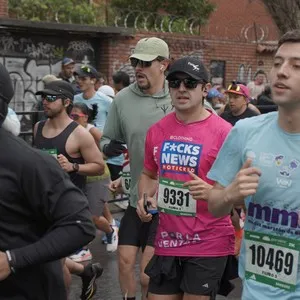 Atleta completa parte del trazado de la carrera.
