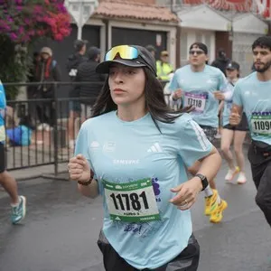 Participantes se preparan para correr por Bogotá.