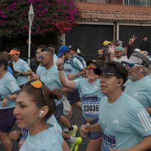 Participantes recorren los últimos metros de la competencia.