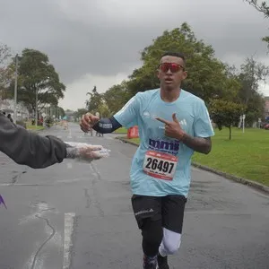 Corredores llegan al tramo final del circuito.