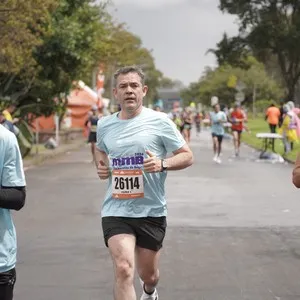 Corredoras terminan el recorrido de la Media Maratón.