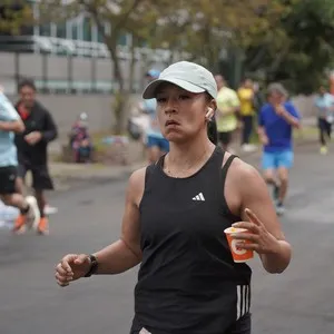 Participantes muestran satisfacción después de finalizar la competencia.
