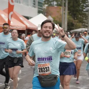Runners participan en la jornada deportiva de Bogotá.