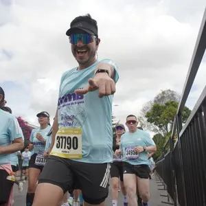 Atletas disfrutan el recorrido de la Media Maratón.