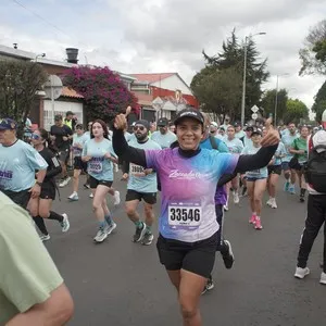 Corredoras participan en la jornada de running de Bogotá.