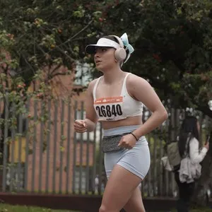 Corredoras se preparan para correr los 10K.