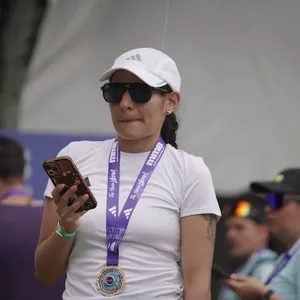 Corredoras sonríen después de finalizar la competencia.