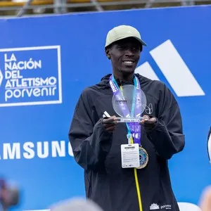 Atletas celebran el final de la jornada deportiva.